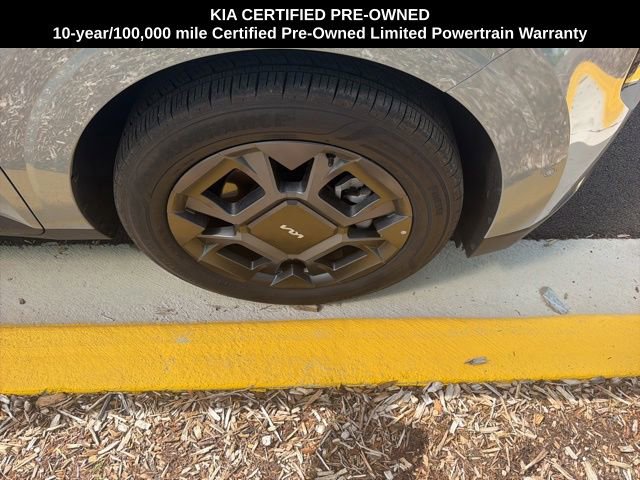 Certified 2025 Kia Carnival SX FWD image 12