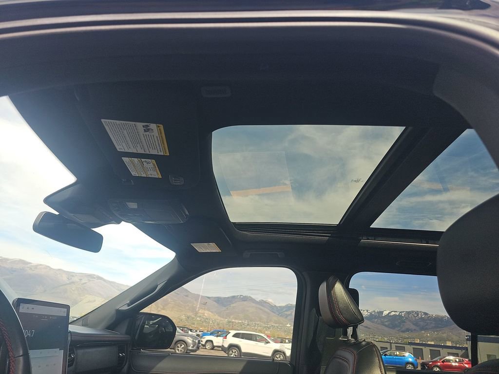 Used 2023 Ford Expedition Limited image 7