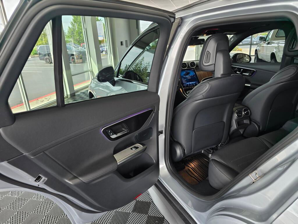 Used 2024 Mercedes-Benz GLC 300 4MATIC image 37
