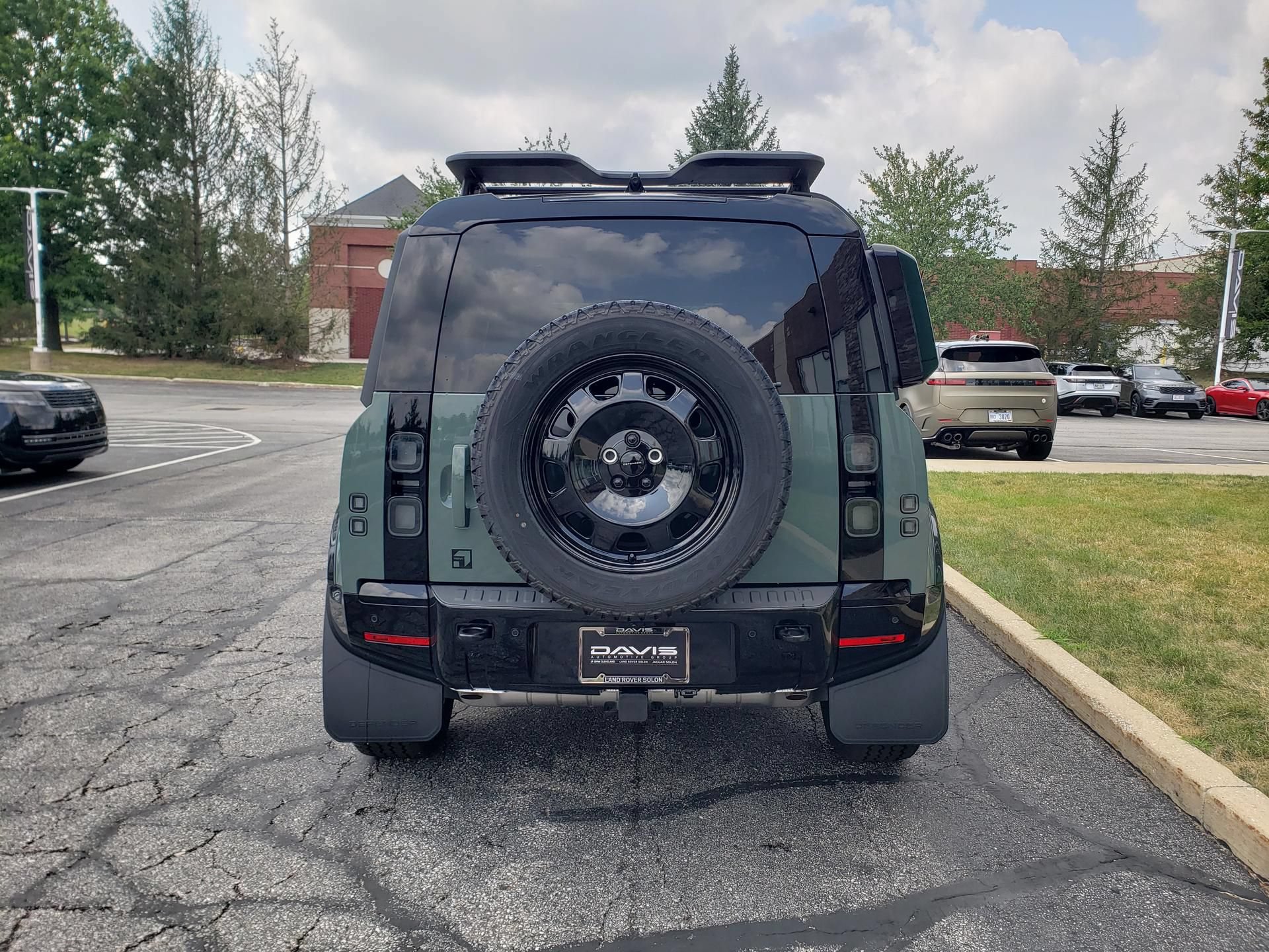 New 2026 Land Rover Defender 110 AWD/4WD image 6