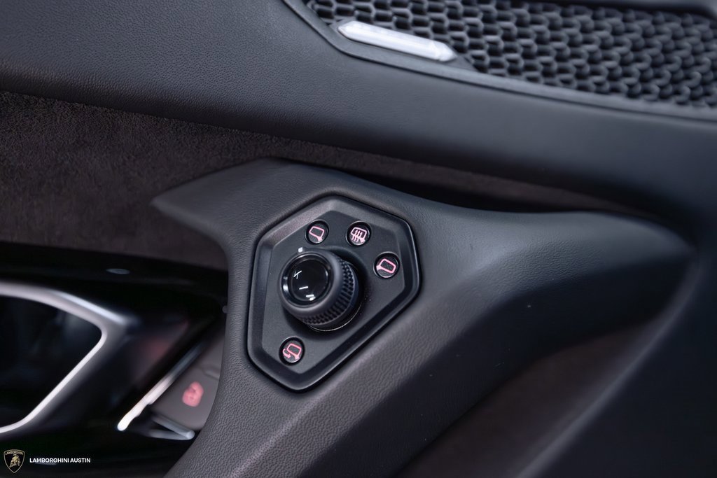 Used 2021 Lamborghini Huracan EVO image 21