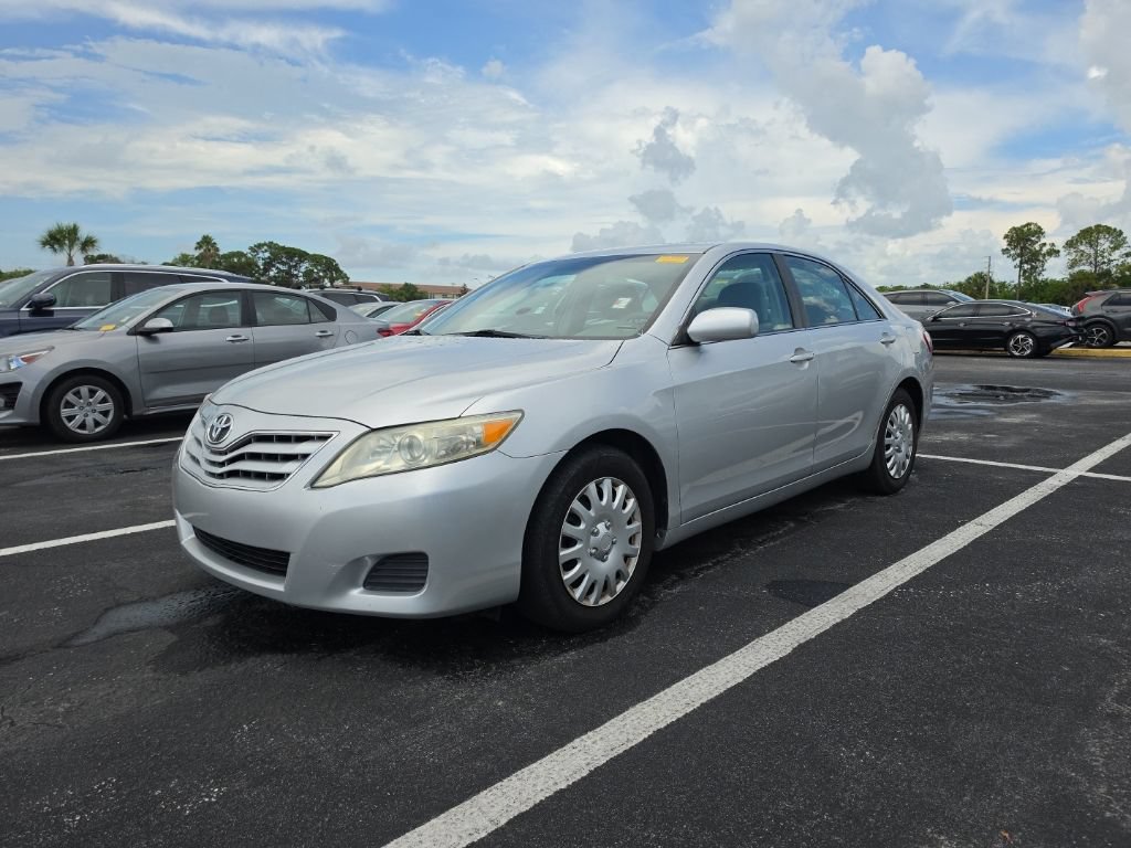 Used 2010 Toyota Camry LE FWD image 5