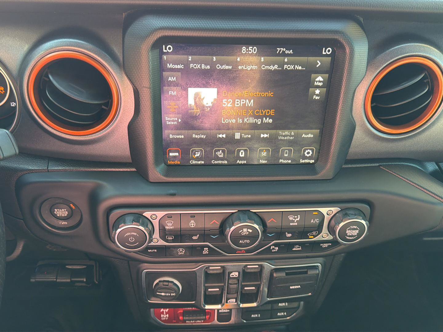 Used 2020 Jeep Gladiator Mojave AWD/4WD image 8