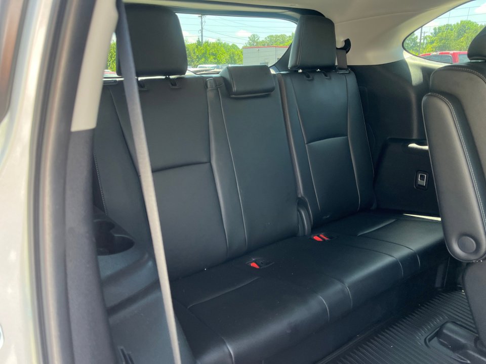 Used 2024 Toyota Highlander Platinum FWD image 32