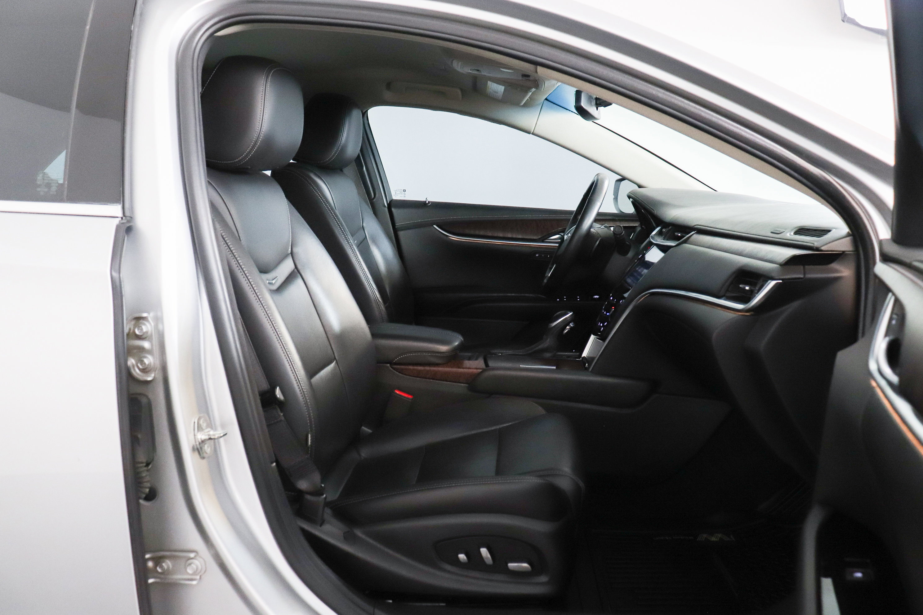 Used 2019 Cadillac XTS Luxury image 12