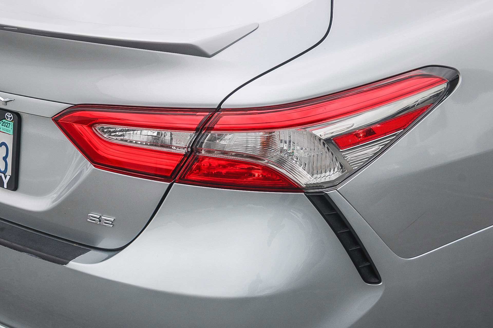 Used 2019 Toyota Camry SE w/ Carpet Mat Package FWD image 10