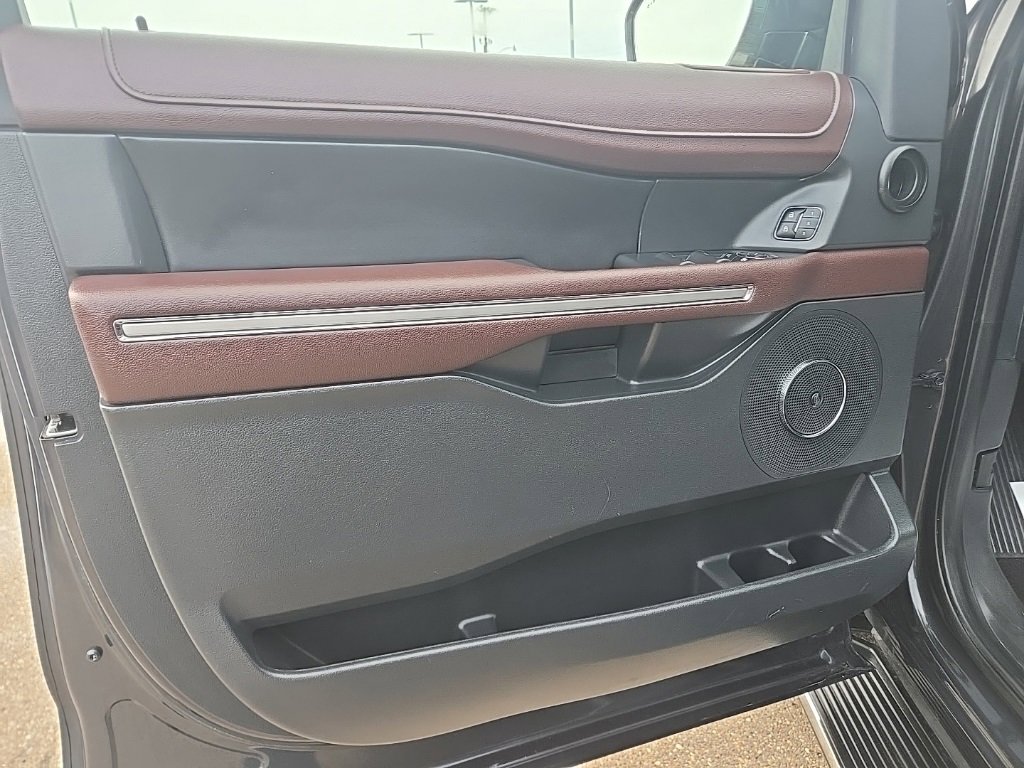 Used 2023 Ford Expedition Max Limited image 11