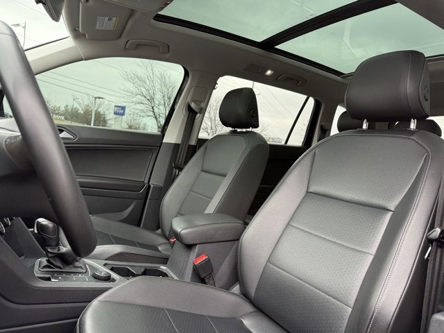 Used 2020 Volkswagen Tiguan SE image 14