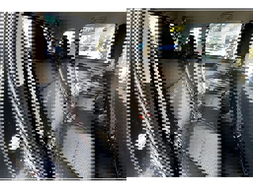 Used 2020 Mitsubishi Outlander ES image 29