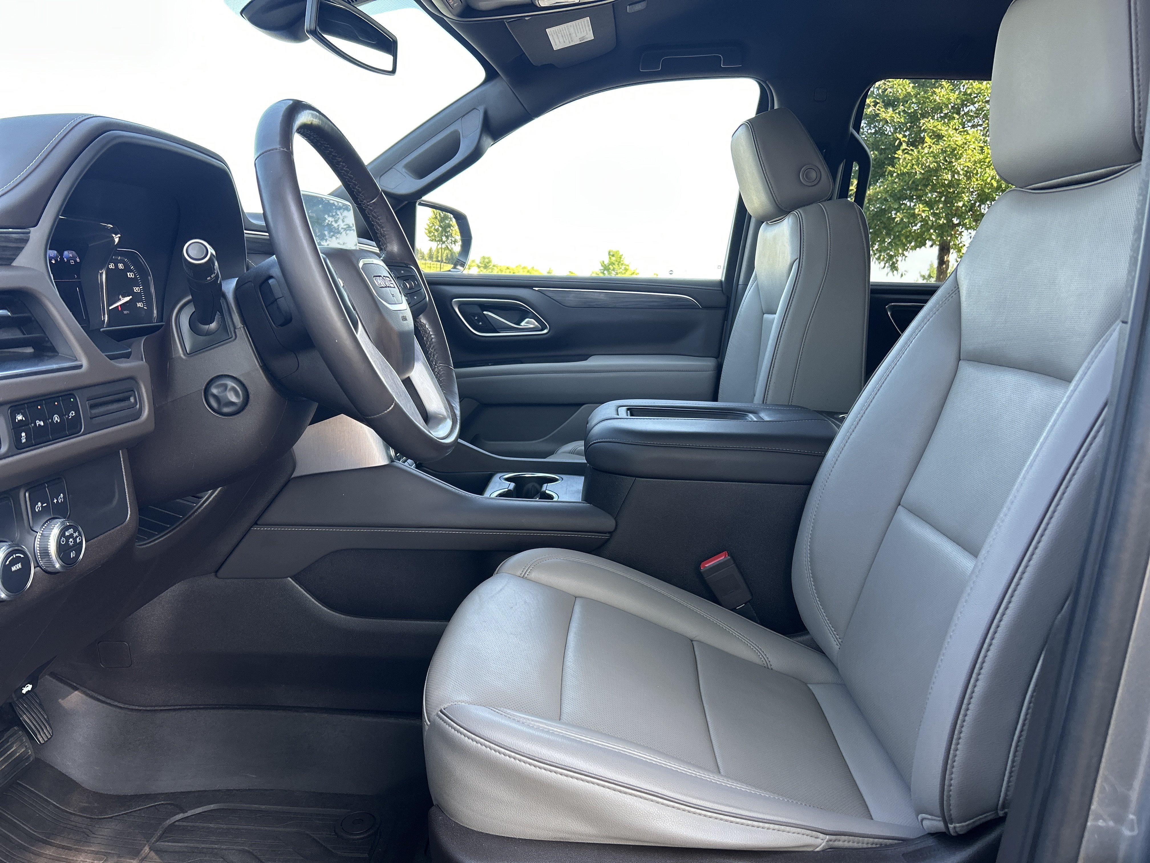 Used 2021 GMC Yukon SLT w/ SLT Luxury Package RWD image 24