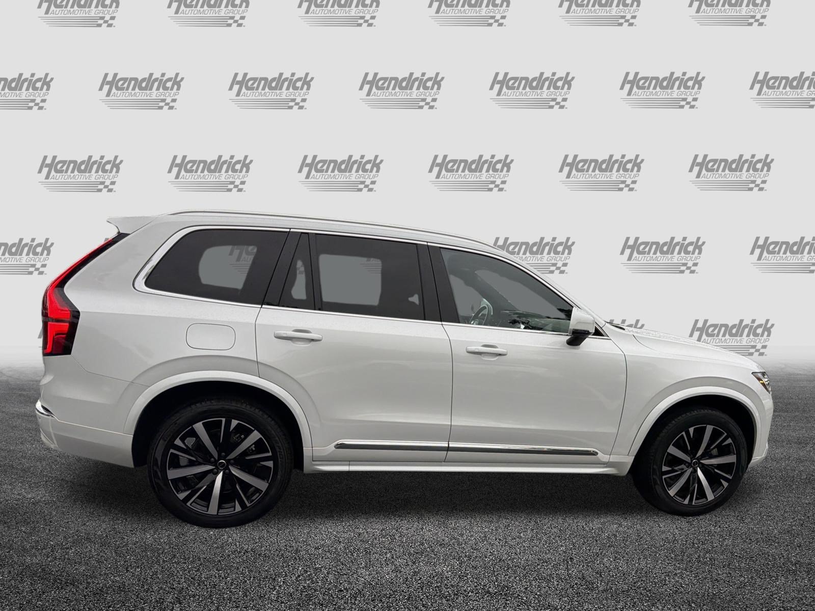 Used 2025 Volvo XC90 B5 Core AWD/4WD image 11
