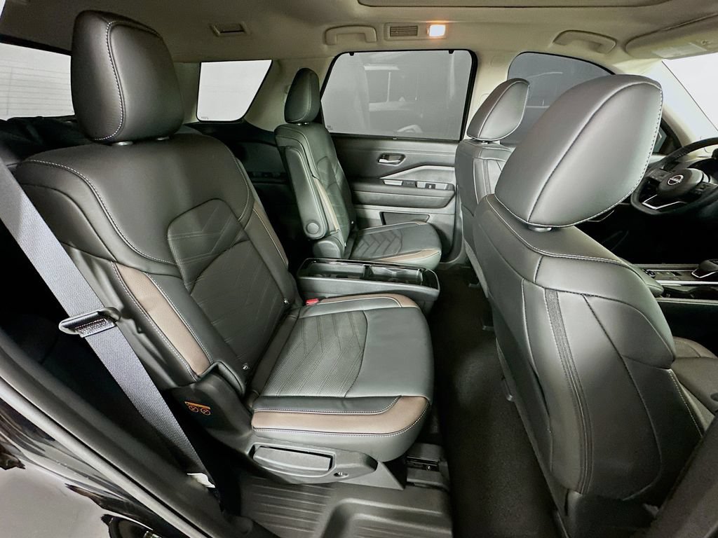 Certified 2025 Nissan Pathfinder Platinum AWD/4WD image 39