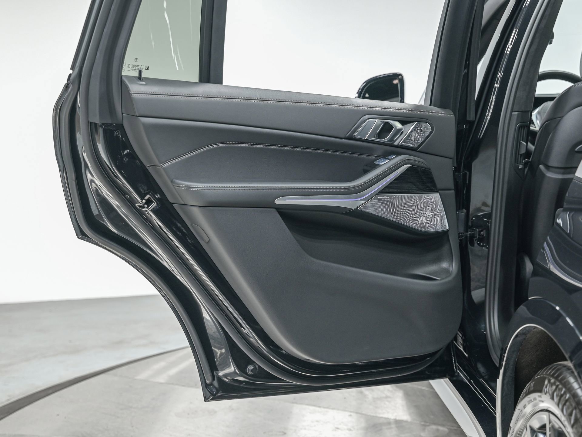 Used 2024 BMW X7 xDrive40i w/ Executive Package image 27