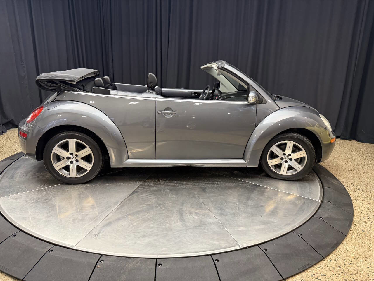 Used 2006 Volkswagen Beetle Convertible w/ Package 1 image 10