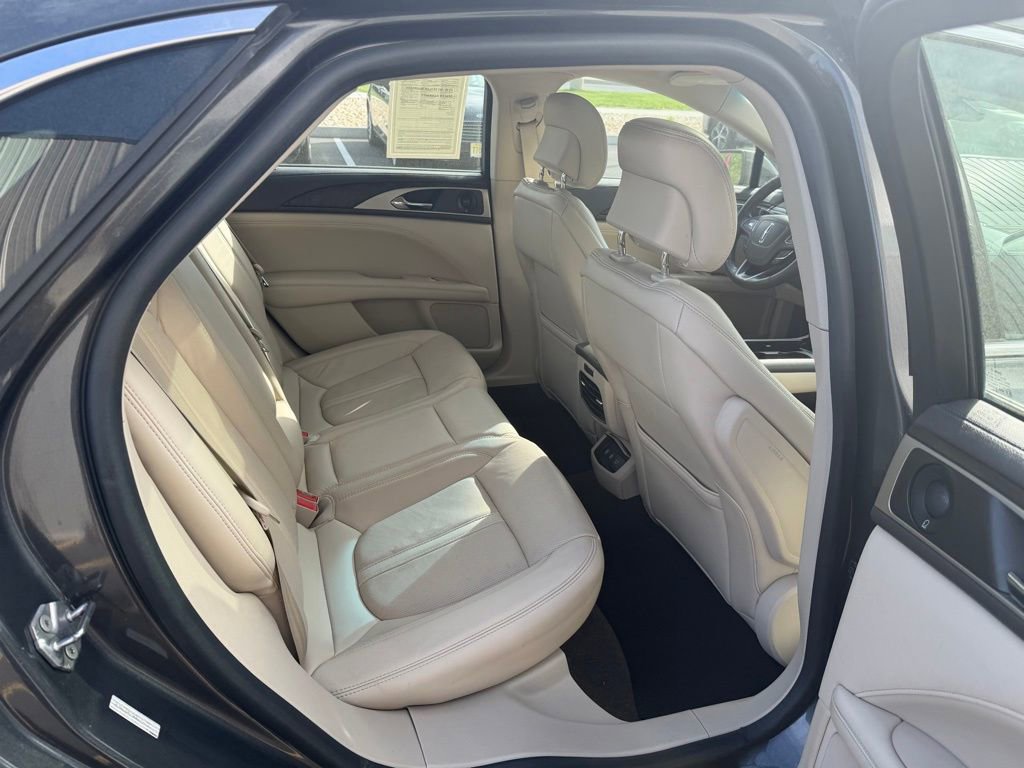 Used 2019 Lincoln MKZ Reserve FWD image 17