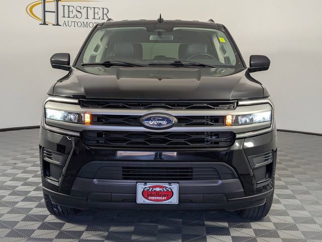 Used 2024 Ford Expedition Max XLT image 3