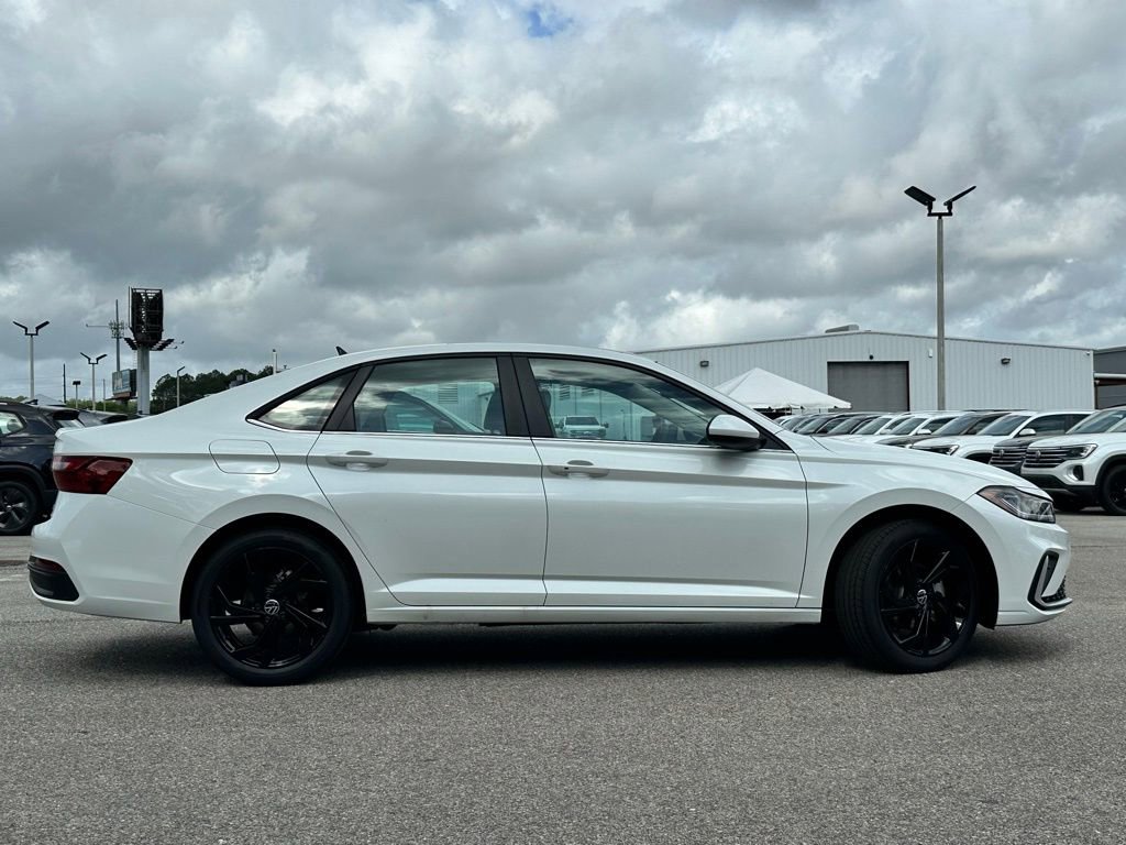New 2026 Volkswagen Jetta SE FWD image 5