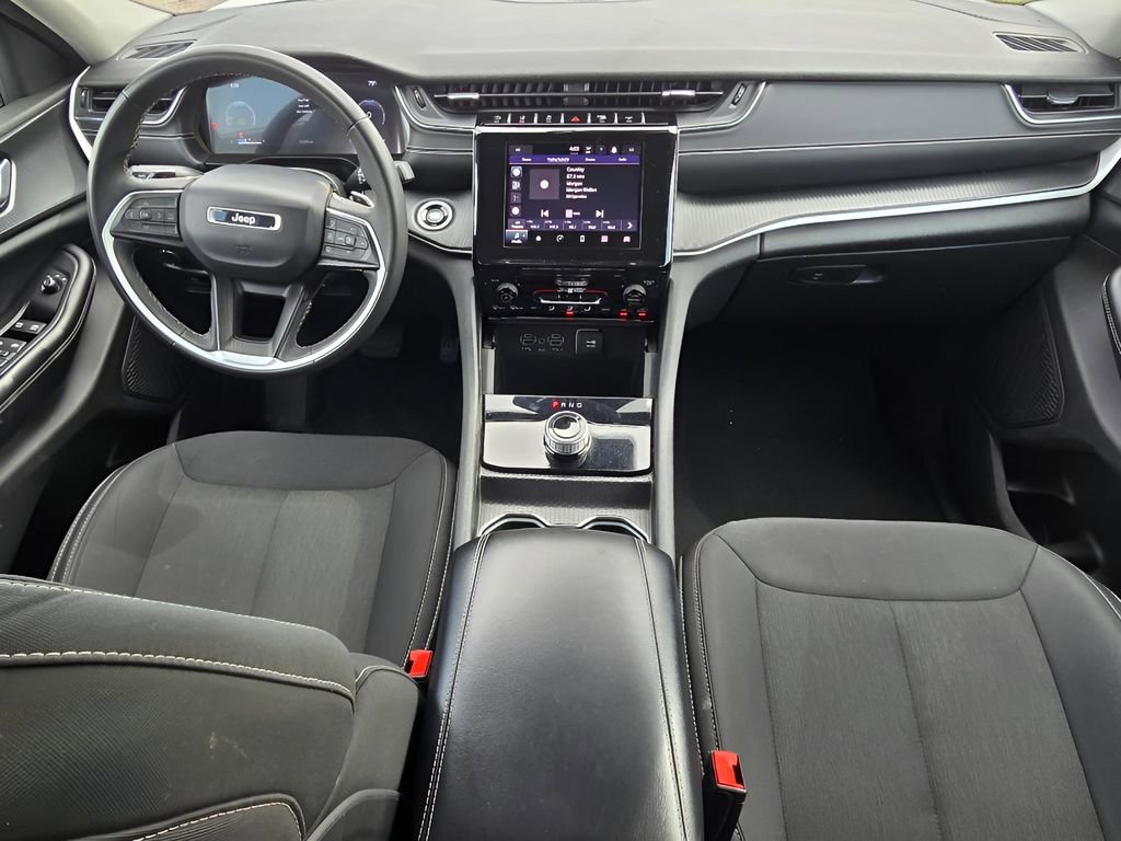 Used 2024 Jeep Grand Cherokee Laredo image 18