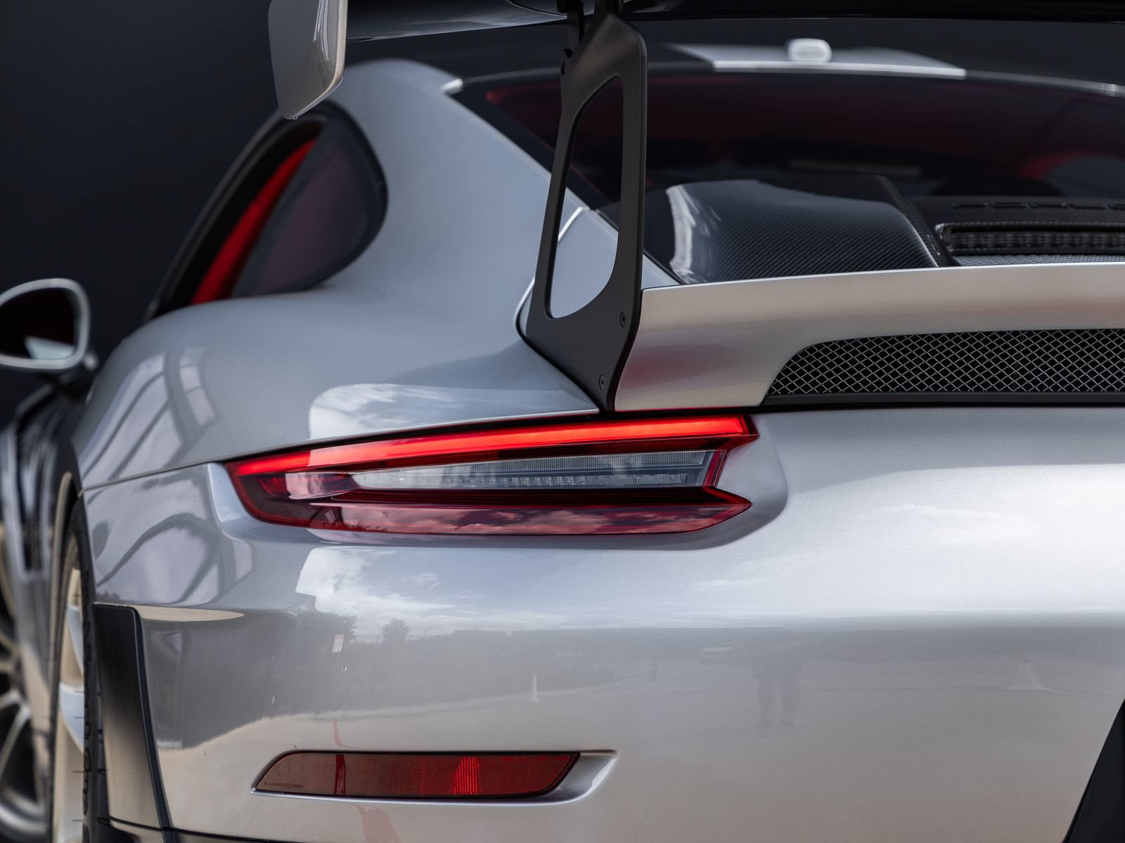 Certified 2018 Porsche 911 GT2 RS RWD image 16