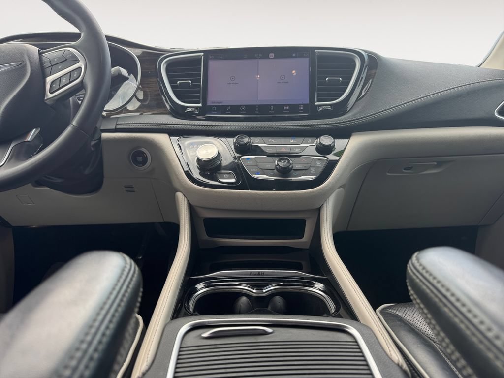 Used 2023 Chrysler Pacifica Limited FWD image 11