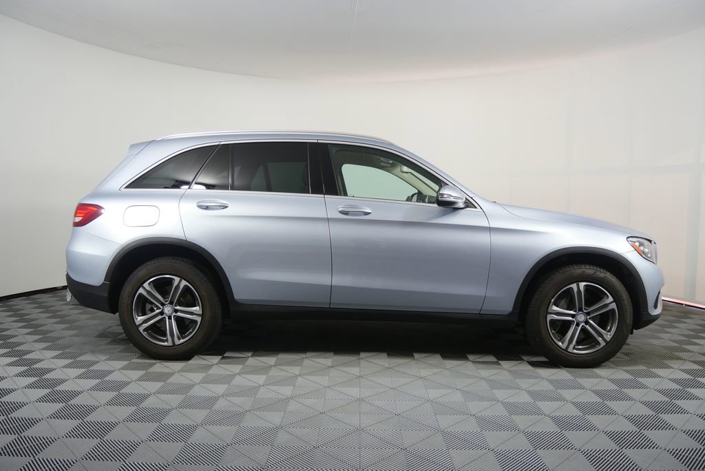 Used 2017 Mercedes-Benz GLC 300 4MATIC image 2