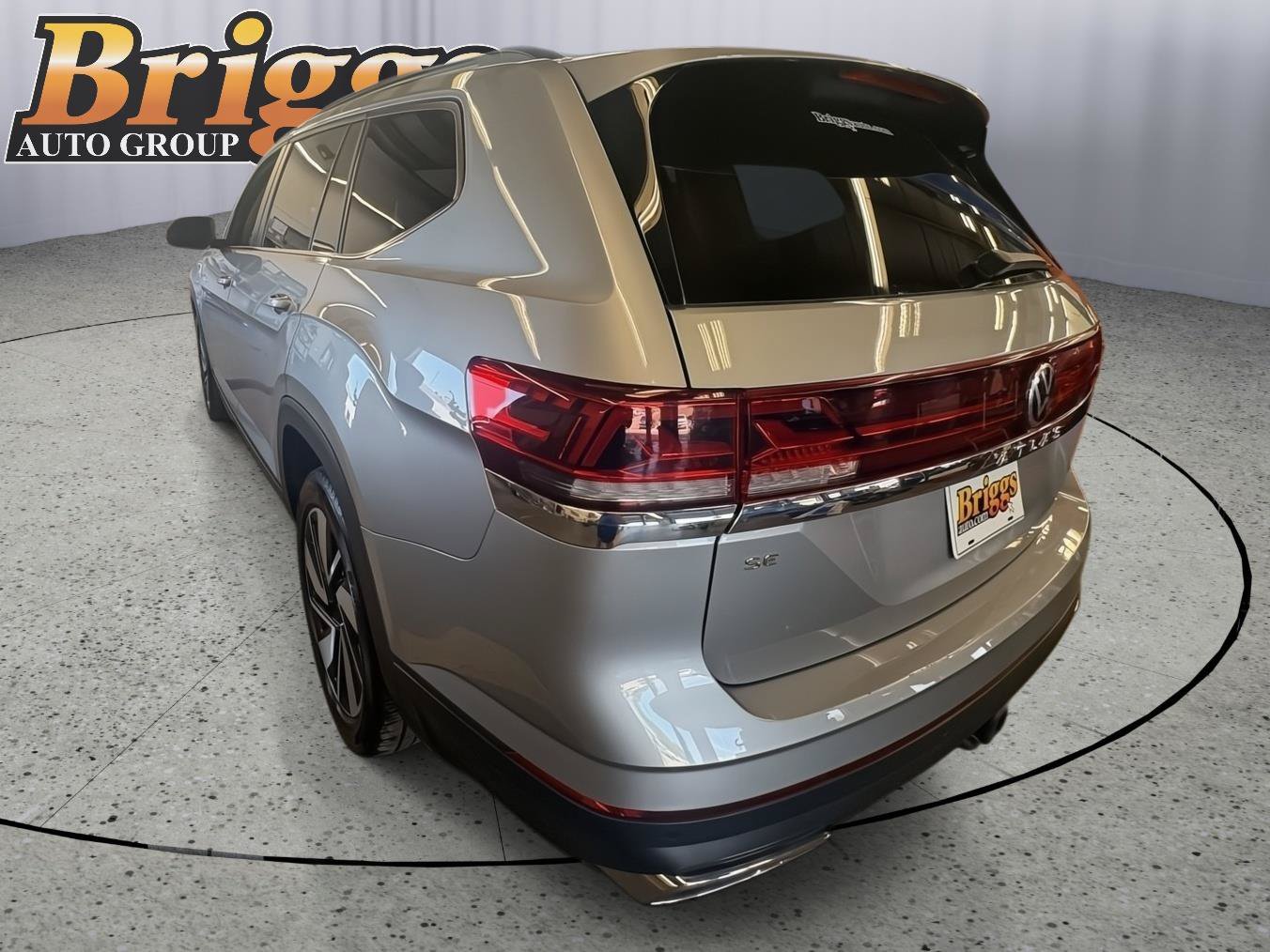 Used 2025 Volkswagen Atlas SE AWD/4WD image 3