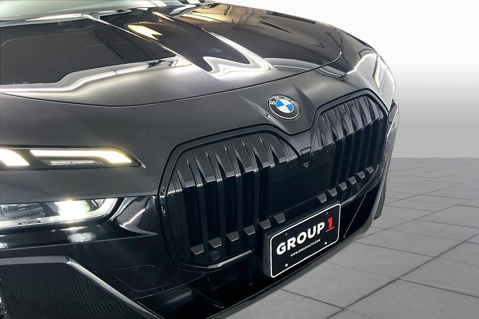 Used 2023 BMW 760i xDrive AWD/4WD image 30