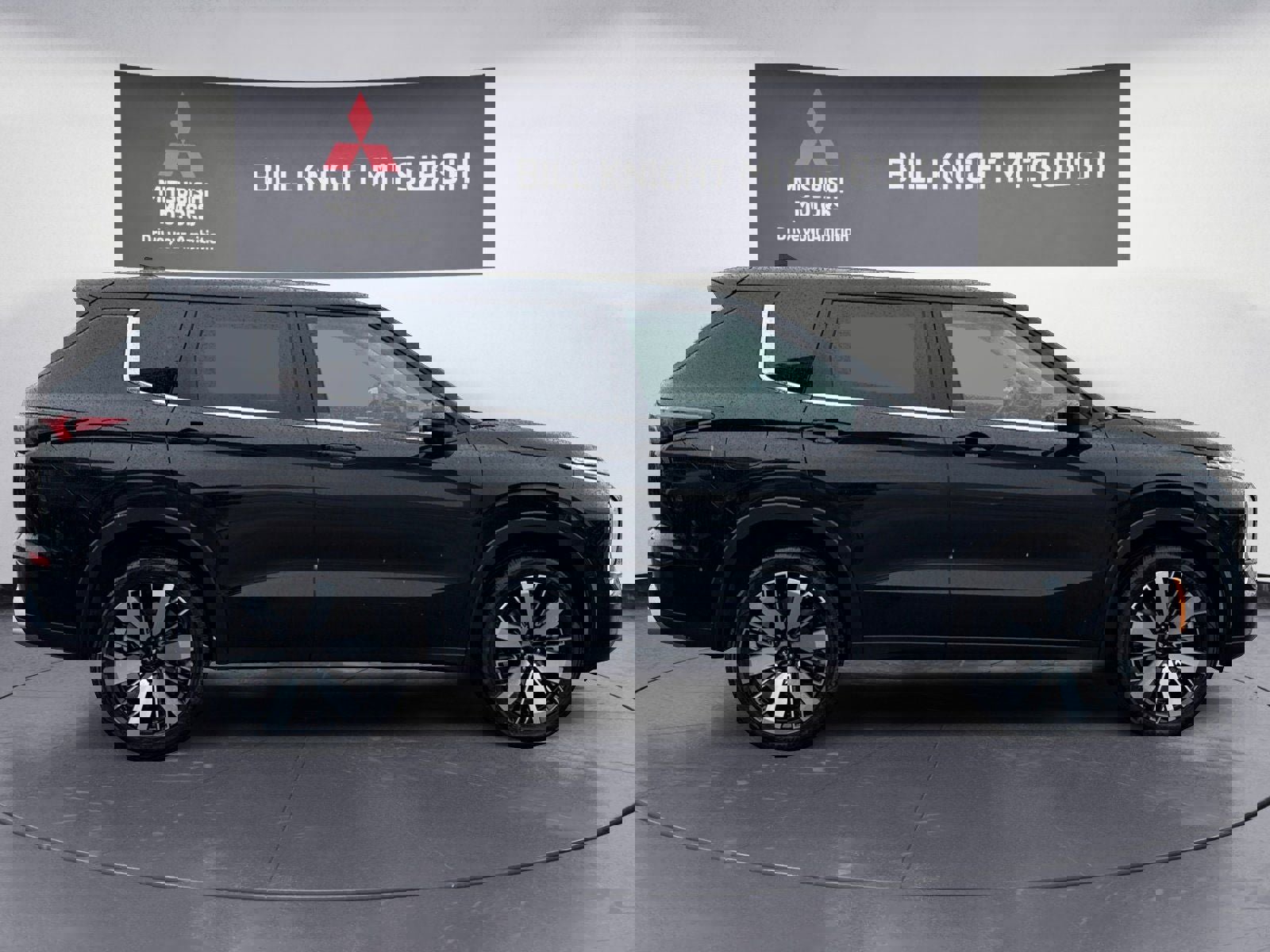 New 2025 Mitsubishi Outlander SE image 6