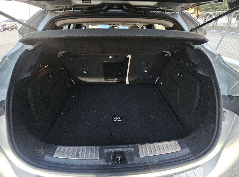 Used 2017 INFINITI QX30 Premium w/ Cargo Package image 26