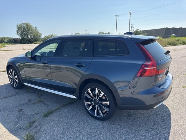 New 2026 Volvo V60 B5 Cross Country Ultra w/ Protection Package Premier image 5