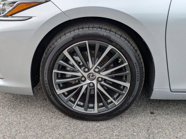 Used 2025 Lexus ES 350 w/ Premium Package image 16