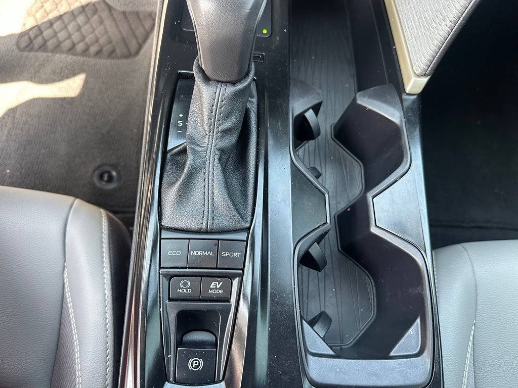 Used 2025 Toyota Camry SE w/ Multimedia Upgrade Package FWD image 19