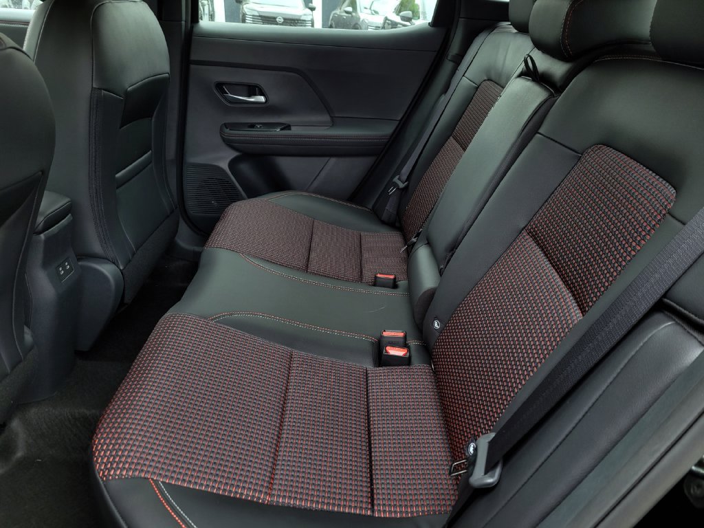 New 2025 Nissan Kicks SR FWD image 5