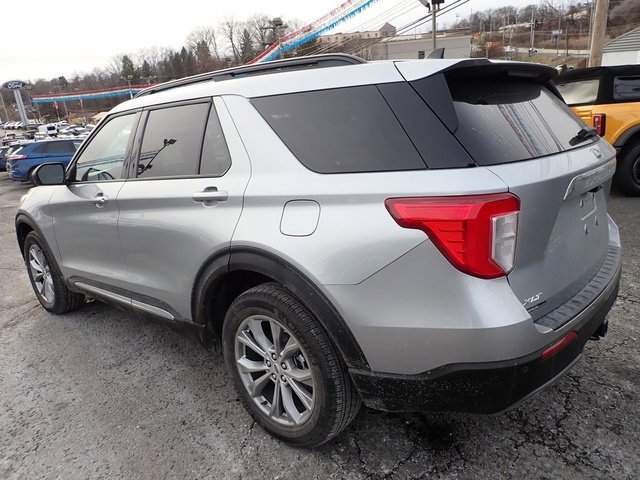 Used 2023 Ford Explorer XLT w/ Equipment Group 202A image 3