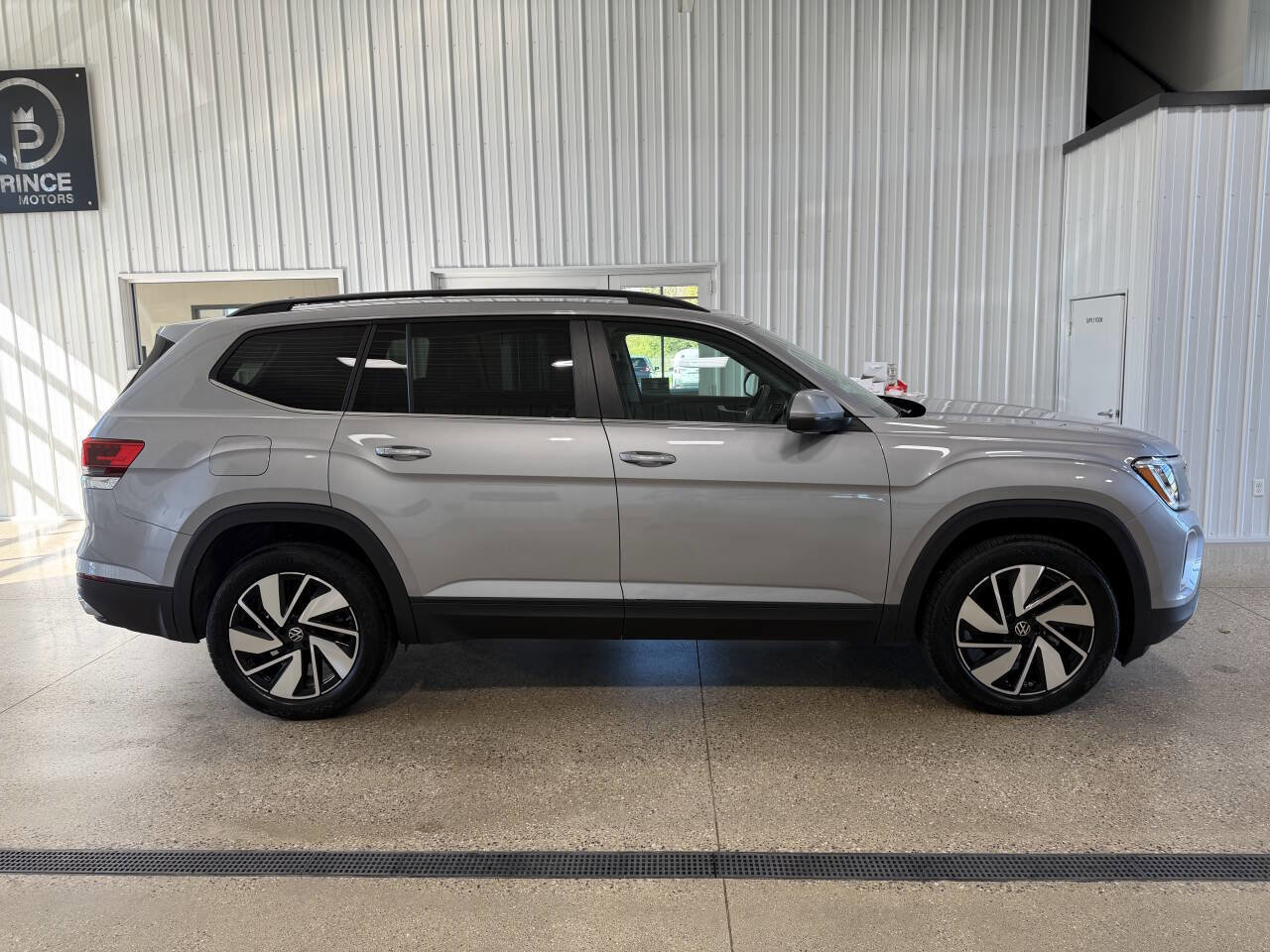 Used 2025 Volkswagen Atlas SE image 5