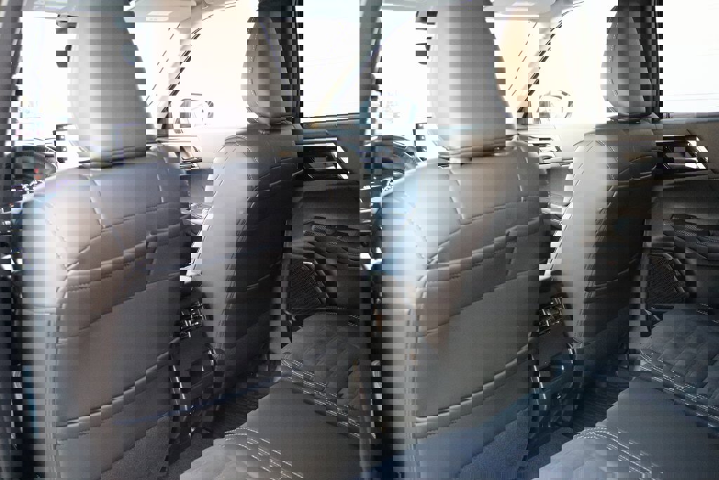 Used 2025 Mitsubishi Outlander SE image 12