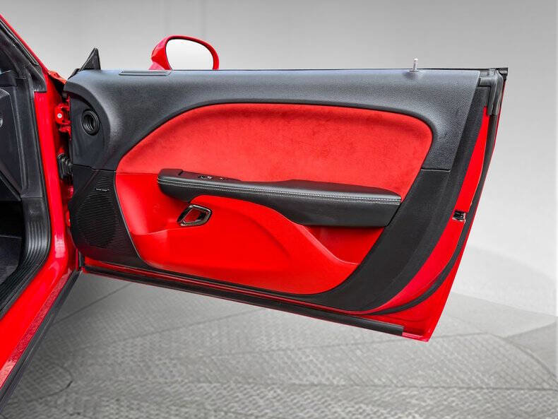 Used 2016 Dodge Challenger SRT Hellcat image 19