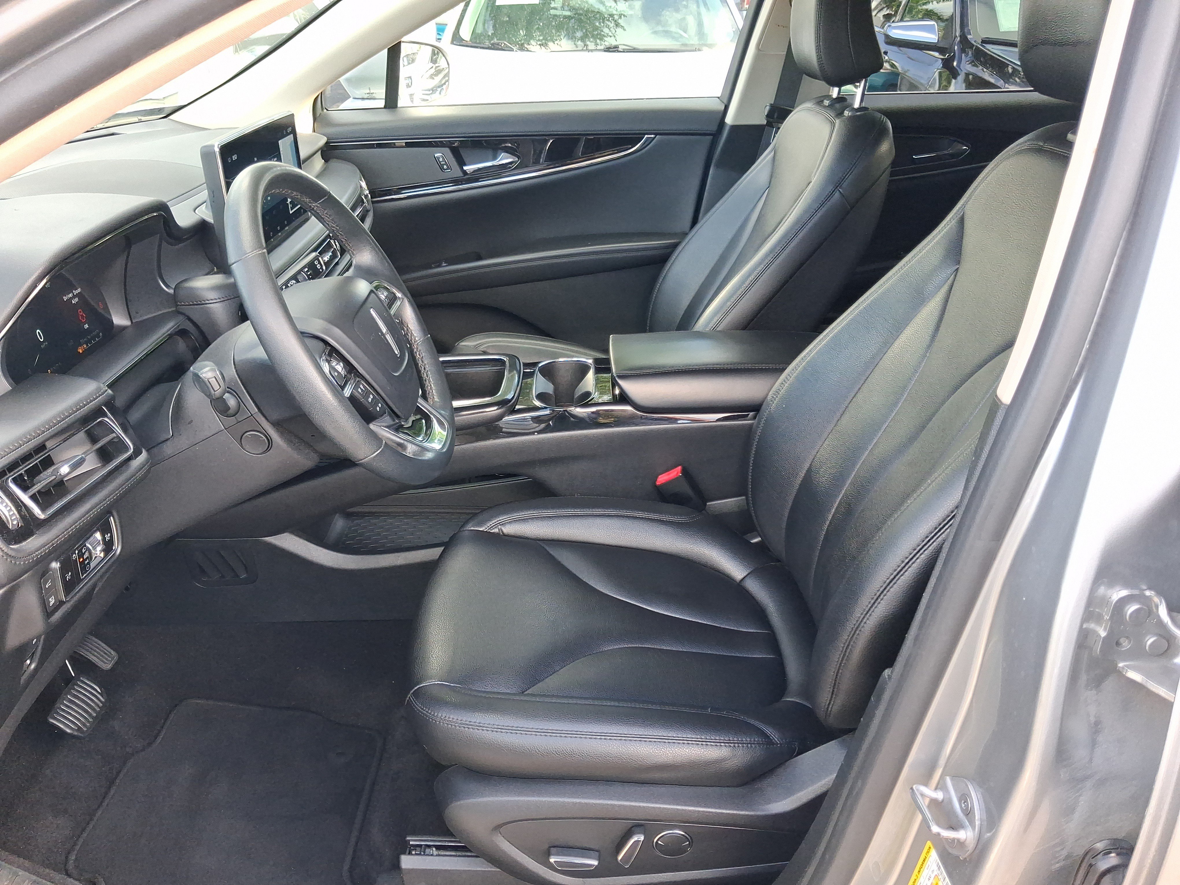 Certified 2023 Lincoln Nautilus FWD w/ Premium Package image 12