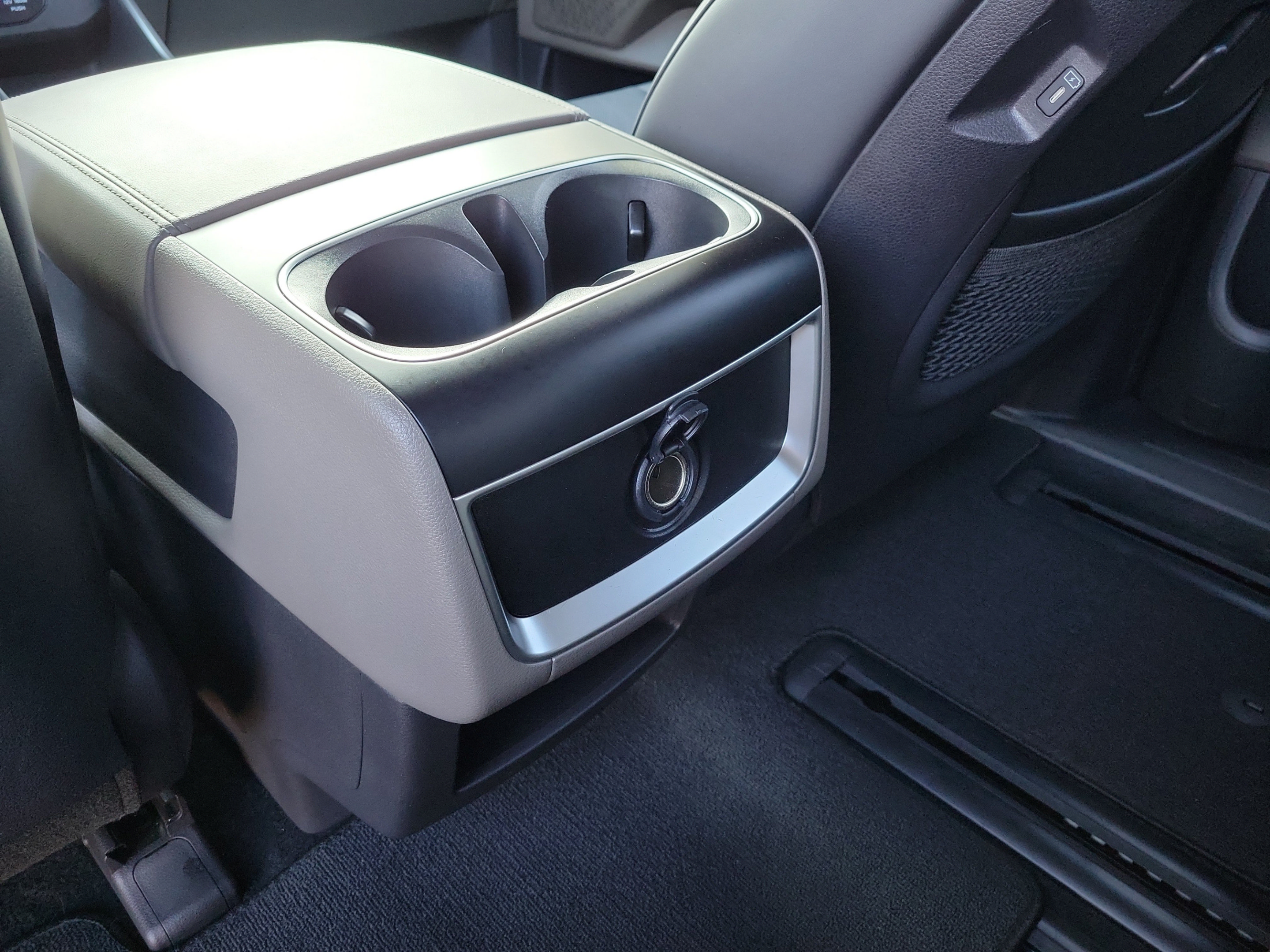 Certified 2026 Kia Carnival FWD image 12