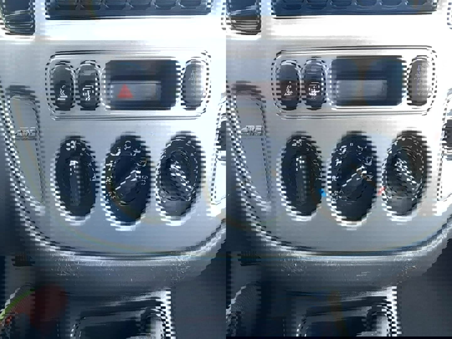 Used 2005 Ford Escape XLT image 11