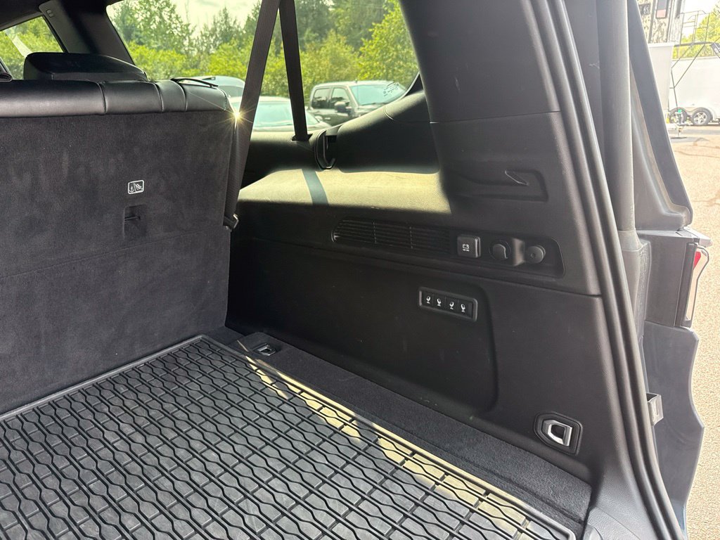 Used 2024 Jeep Wagoneer L Series II w/ Flexible Seating Group AWD/4WD image 7