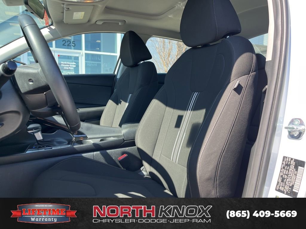 Used 2025 Hyundai Elantra SEL image 4