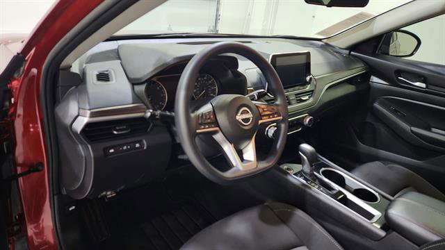 Certified 2024 Nissan Altima 2.5 SV FWD image 16