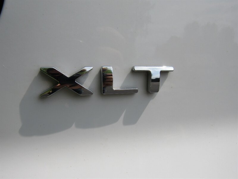 Used 2018 Ford Explorer XLT w/ XLT Appearance Package AWD/4WD image 10