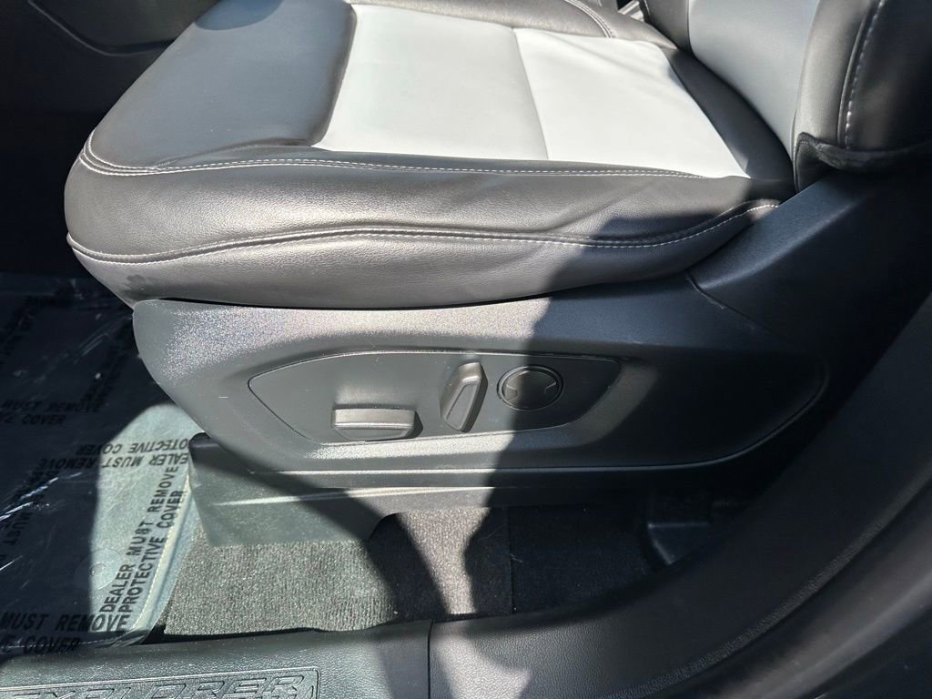 Used 2023 Ford Explorer XLT w/ Equipment Group 202A RWD image 12