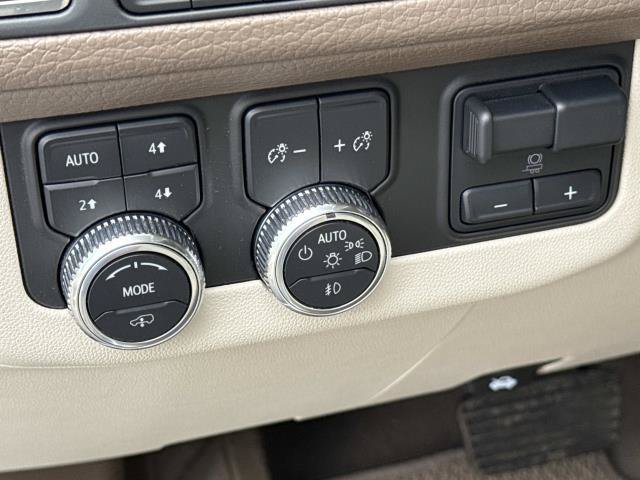 Used 2021 GMC Yukon Denali w/ Denali Premium Package AWD/4WD image 12