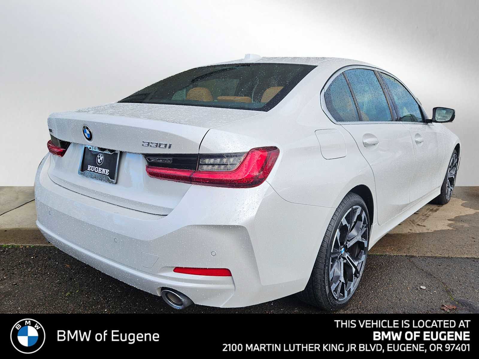 Used 2025 BMW 330i xDrive Sedan w/ Convenience Package image 3