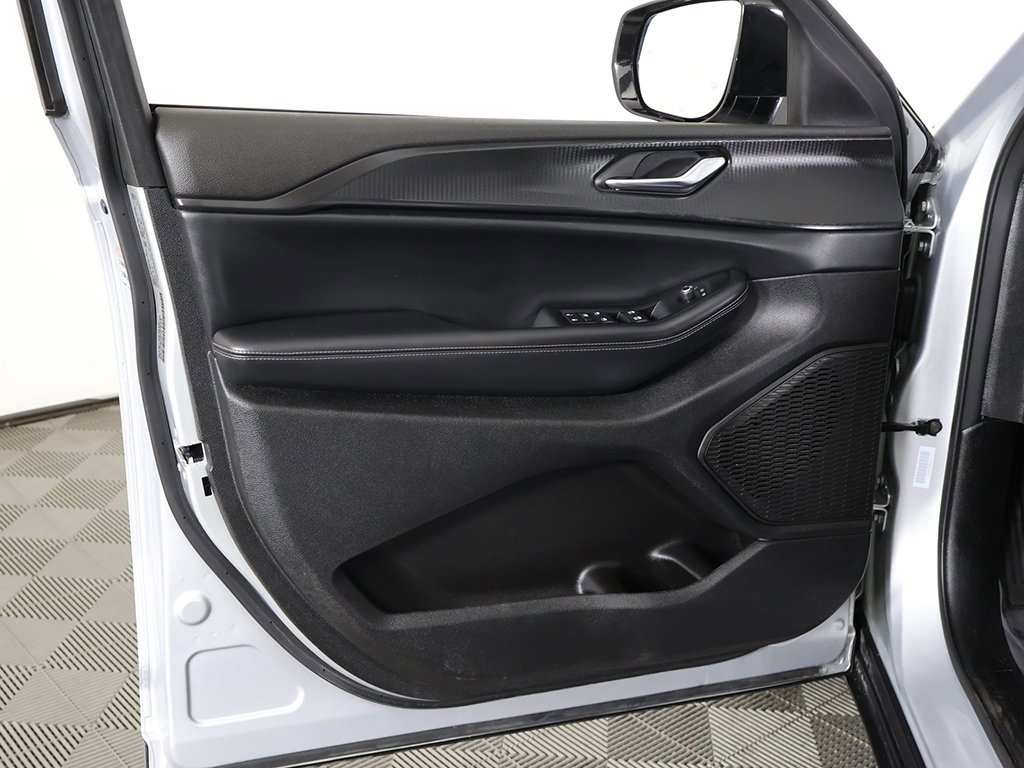 Used 2024 Jeep Grand Cherokee Altitude image 21