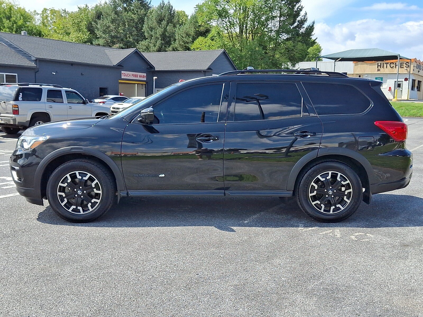 Used 2020 Nissan Pathfinder SL AWD/4WD image 4
