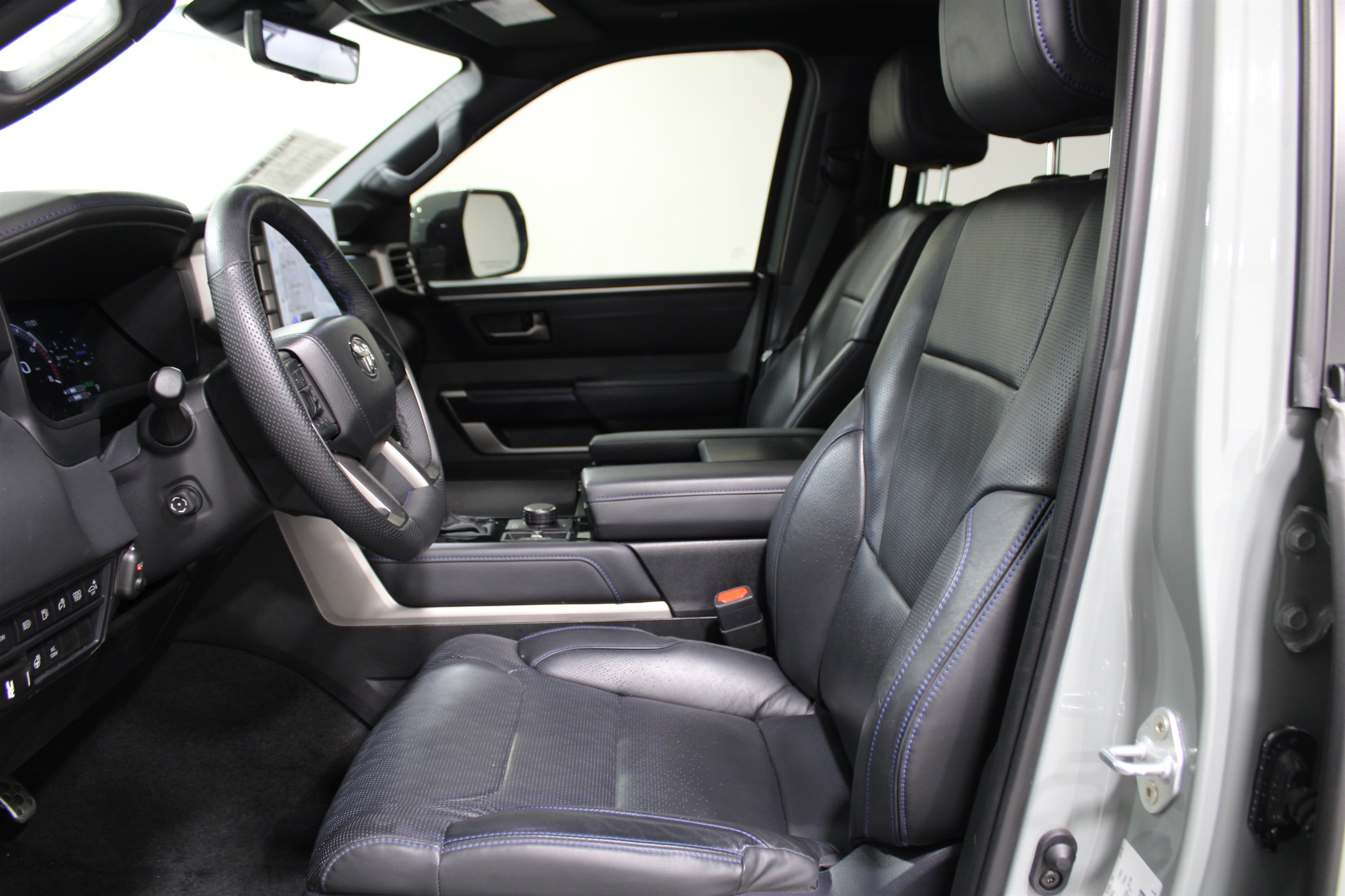Used 2026 Toyota Tundra Platinum w/ TRD Off-Road Package AWD/4WD image 3